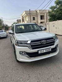 لاندكروز 2020  محرك 8سلندر  رقم بغداد  فئه كران تورن  عداد ليزري  المو...