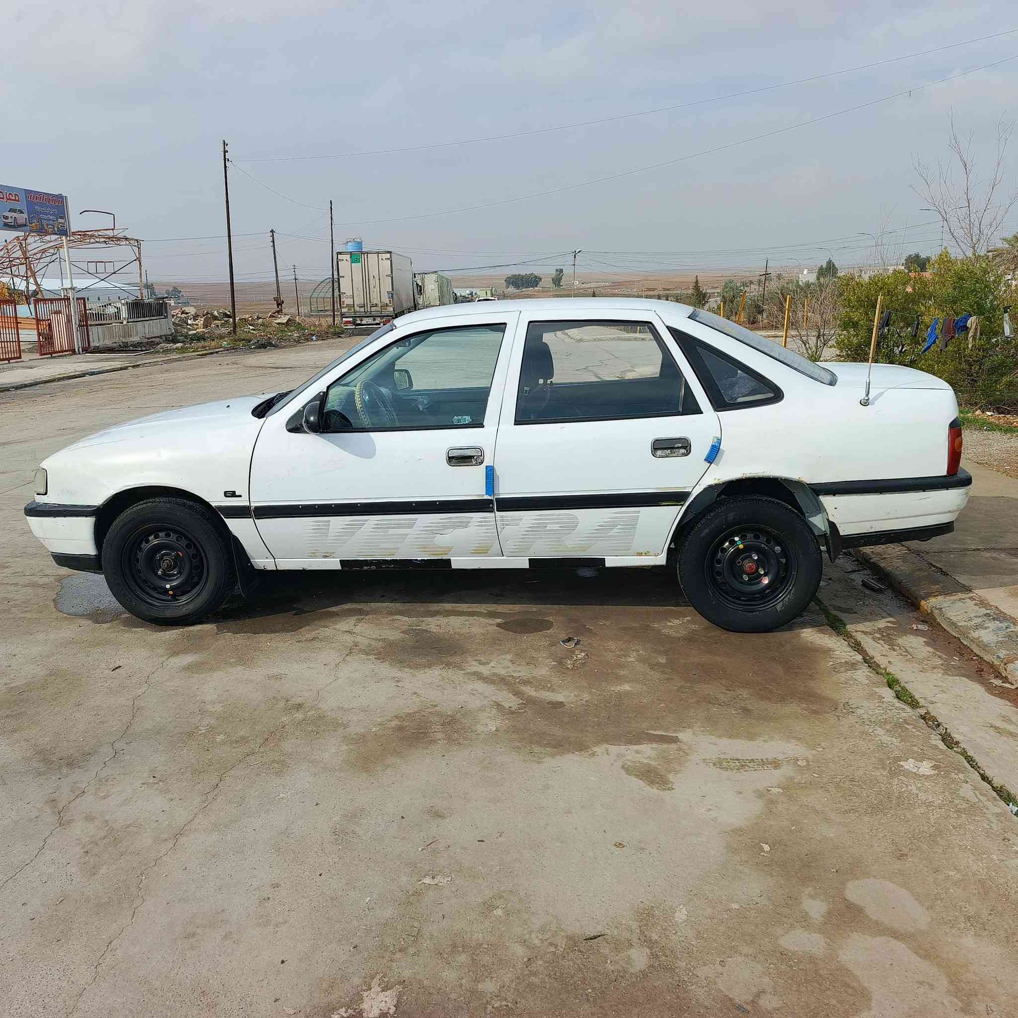 السلام عليكم اوبل فكتره للبيع حجم 18 سنويه لي 27 مشروع وطني محرك كير شرط طخم امامي خلفي معمر جديد السعر 35 /  ***********
