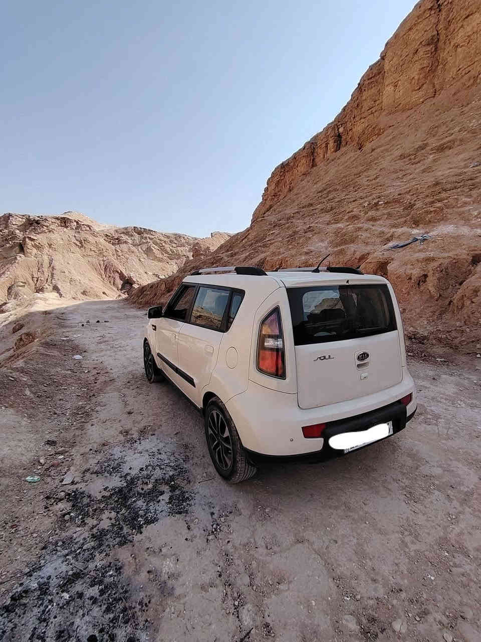 كيا صول موديل 2010 خليجي محرك 1600
+ويل 16
+فتحه
+مرايات شفط
+دواخل لونين
+كامره حساس خلفي
رقم بغداد بأسمي رقم جديد
شرط التحويل 
بيها صبغ ثلاث قطع جمالية  بدون دواخل 
السعر 105 وبيها مجال بسيط 
مكاني واسط مركز المدينة 
***********
***********
