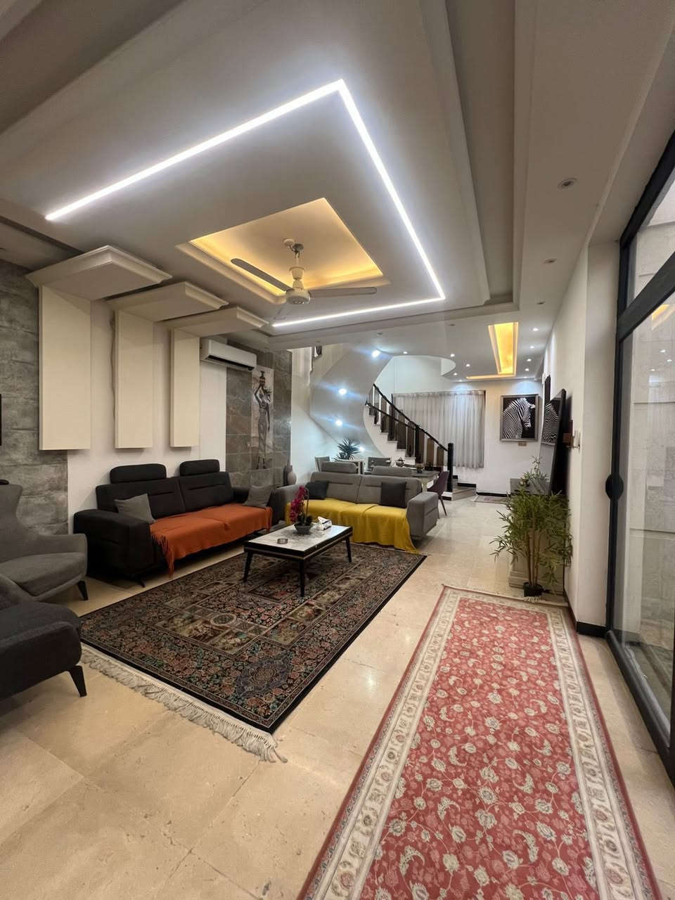 💎 للإيجار في السيدية 💎
📢 منشور رقم: ((542))
🏠 مكتب المتحدة للاستثمار العقاري
بيت💒 طابقين  مساحة 300 متر مودرن مؤثث     
يتكون من:. 
💠6 غرف نوم 
💠 صالة واسعة
💠 مطبخ حار+مطبخ بارد
💠كراج +حديقة
💠شارع عرض ٤٠ متر 
💠 خدمات عدد 
بدل الايجار4 مليون بي مجال
📍 الموقع: السيدية”  

————————————
📞للاستفسار:☎️ ***********
***********

📍 موقع المكتب:
 السيدية – قرب  مجمع السفير 

🏢 المتحدة للاستثمار العقاري
