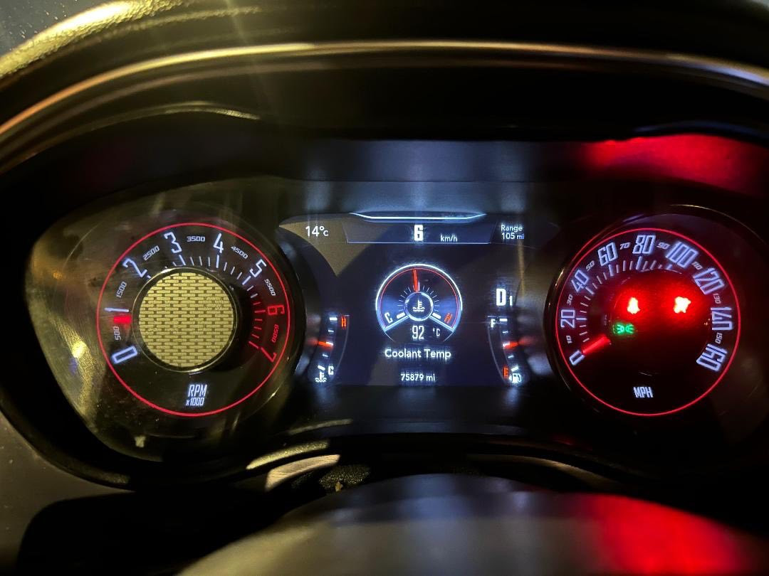 السلام عليكم
جالنجر 2018 
وارد امريكي حادثها جانبي 
مبدل باب وجاملغ وجاملغ خلفي بي تعديل 
ماشيه 76 ميل ، مكينه 8
كامله السيارة اي نقص ما بيها من كلشي 
رقمها بصره ومكاني بالبصرة 
سعرها 145 
التفاصل اكثر اتصل 
***********
