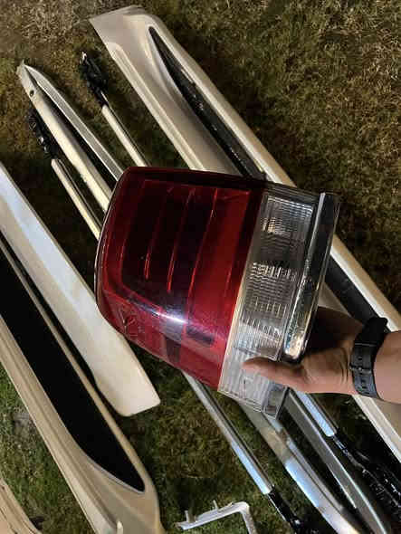 السلام عليكم غراض مال لاندكروز كلهن اصليات دوس ولحايه امامي خلفي وسبايدر صندوق وسبايدرات قماره عاليات وناصي واقيات اطار مال فرس كير  وبكلايت اصلي مكاني بغداد الدوره ***********
