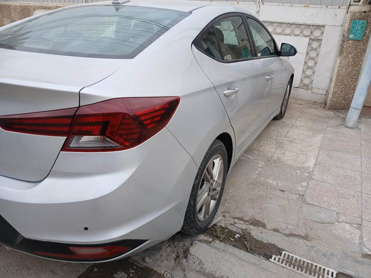 سلام عليكم 
إلنترا ٢٠١٩ وارد أمريكي مكينه ٢٠٠٠ دوش حادث أمامي وبيها طخه بقبق البانزين السونار مرفق مع الصور 
رقم بغداد سنوية بأسمي 
العنوان بغداد 
السعر ١٢٨ وبيها مجال 
غير متواجد على الخاص للاستفسار الاتصال على الرقم او وتساب *********** بغداد, العراق
