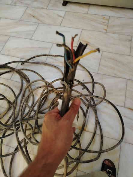 35 متر العنوان بغداد المعالف 
***********
