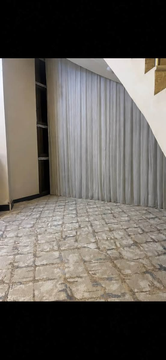 🏡 منزل للبيع في الرميثة (حي الحسين)
الموقع: خلف مطعم تراث، قرب فلكة ثورة العشرين.
 المساحة: 146 مم (طابقين).
 المواصفات: 4 غرف نوم + مطبخ أوبن (مفتوح) على الصالة حمامين خارجي وداخلي .
📞 للتواصل والمعاينة: ***********
