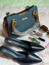 جنط نسائي • مقاسات مختلفة • هدية عيد المعلم