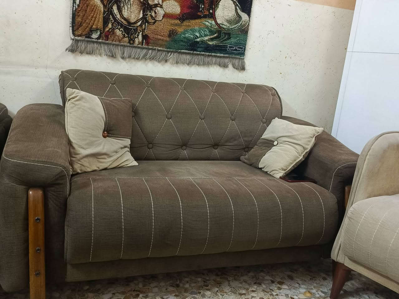 تخم مستعمل نضيف بي ضرر كما موضح بالصورة سعر 600 الف وبي مجال والصورة سعرهة 25 الف الرقم ***********

