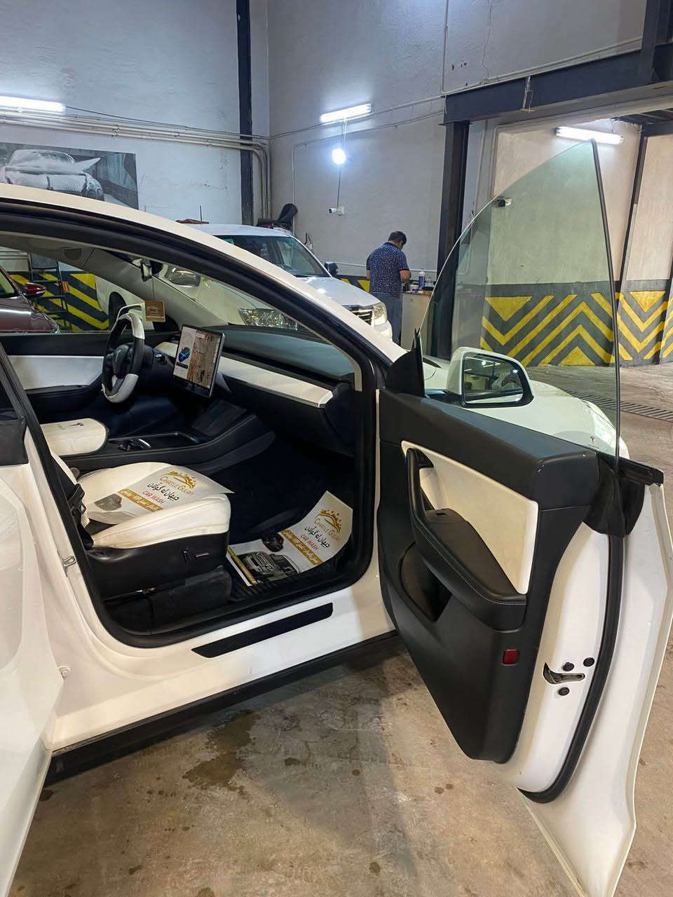 تيسلا y موديل 2022
‏✅  السعر 19000$ ✅
اللون ابيض 
لونك رينج السياره فول مواصفات 
دبل ماطور 
الشحنه الفول تمشي 500 كيلو واكثر 
ماشية 107الف كيلو يعني 67 الف مايل

راديتر بلادي شديتله اصلي 
السياره بيها قطعتين حادث امريكا وقطعه انصبغت اثر طخه عالشحن يعني صبغ دبي
صور الحادثه موجوده بالمنشور 
الايرباك راجع سيستم 
تخم تاير جديد او وياها القديم تخم درع احتياط
السياره وياها 3 كارت
شاحنه اصليه ويه السياره
السيارة اي نقص مابيه 
السياره داخله سيرڤس جديد ومتبدل دهن الماطورات الاماميه والخلفيه وبيها تقرير سلامة البطاريه 
السياره باسمي او رقم مميز ويه السياره
مكان السيارة اربيل 
اي استفسار عن السيارة مراسلة الرقم
*********** +واتس أربيل, العراق
