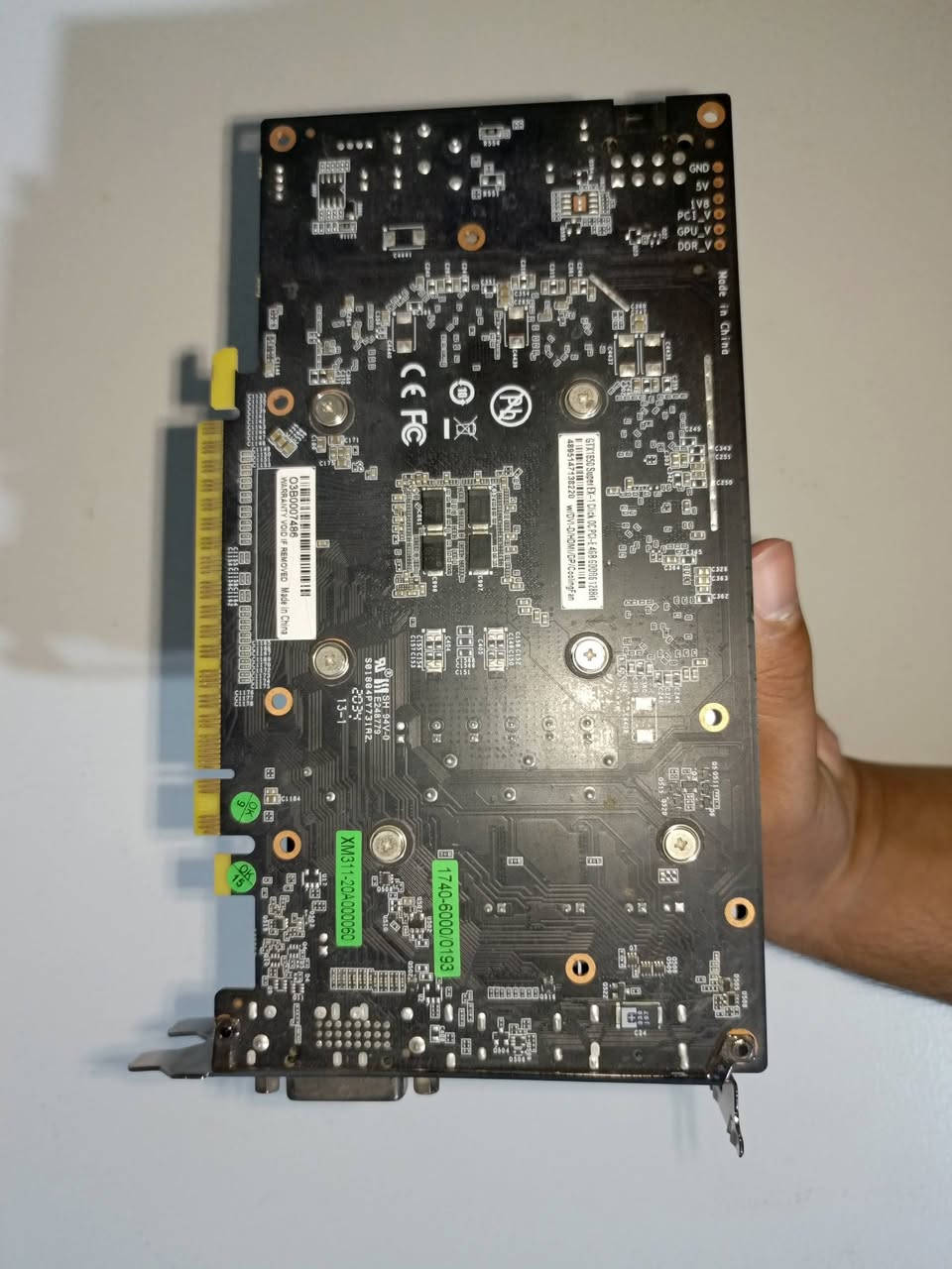 للبيع كرت شاشة GALAX GTX 1650 SUPER، الكرت نظيف جداً واستخدامي الشخصي، يعمل بكفاءة عالية وأداء مستقر.
للبيع كرت شاشة GALAX GTX 1650 SUPER، الكرت نظيف جداً واستخدامي الشخصي، يعمل بكفاءة عالية وأداء مستقر.
​مميزات الكرت:
​تم إجراء اختبار استقرار (Stress Test) ببرنامج FurMark لمدة تزيد عن 10 دقائق.
​درجة الحرارة تحت الضغط الكامل (100%) لا تتجاوز 71 درجة مئوية، مما يدل على كفاءة ممتازة في التبريد.
​الكرت مستقر جداً ولا يعاني من أي مشاكل حرارية أو تقنية.
​الكرت من شركة GALAX الموثوقة ومعروف بأدائه القوي في الألعاب على دقة 1080p


**إذا كنت صاحب هذا الإعلان وتريد حذفه لأي سبب، رجاءا أرسل رسالة إلى الدعم الفني**