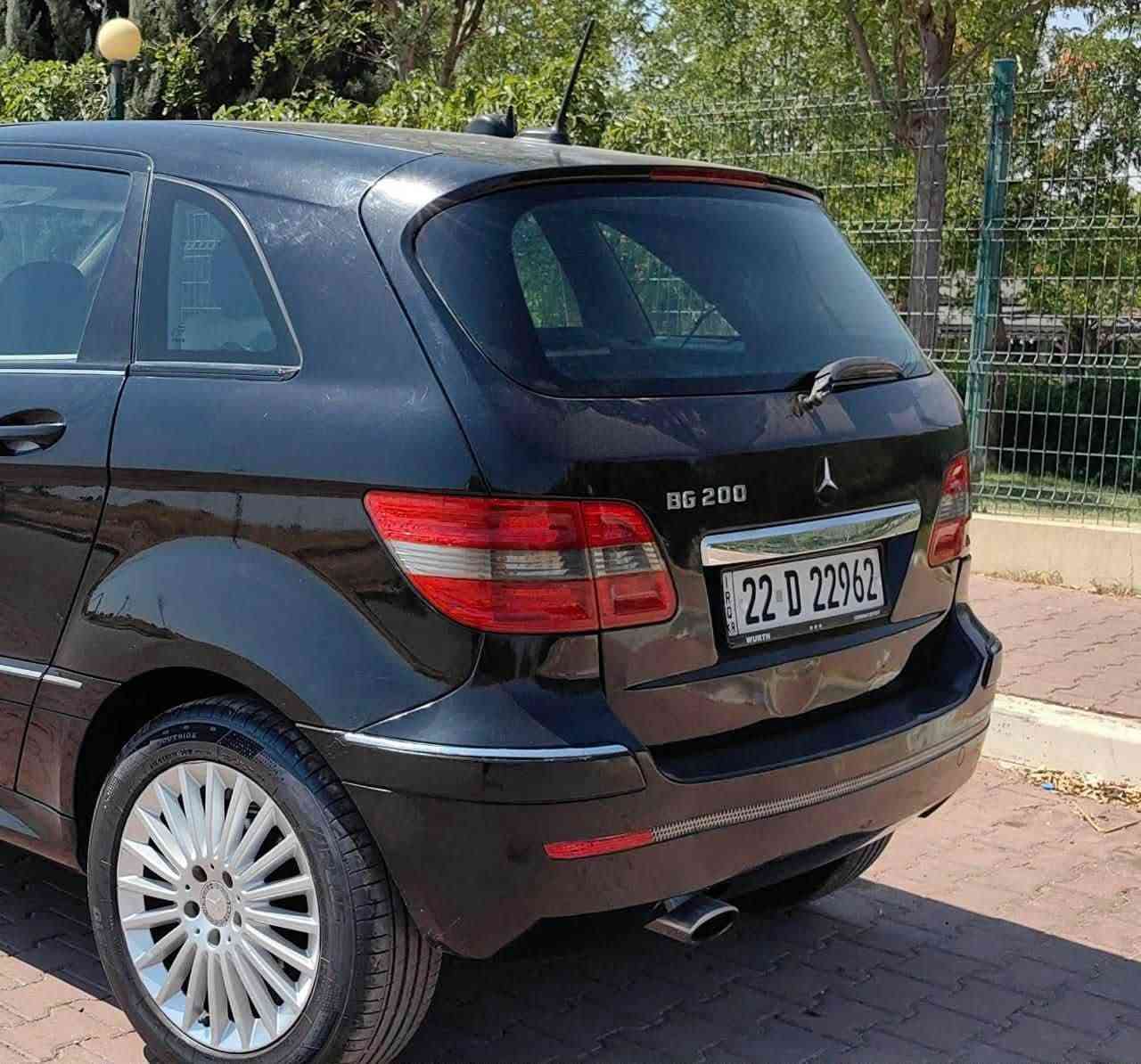 ماسليس E200. كير اؤتؤ دبل كير 4سلندر 
صدر حدادية أمامية بشرت رقم جديد 
سنوي جديد سيارا خير من الله ويل 17جديدة 
بي صبوغ 3قتعة بدون دواغل سيارا جناي 
مكاني اربيل بيع او مراوس حسب قناعة
***********بي واتجاب
*********** بغداد, العراق
