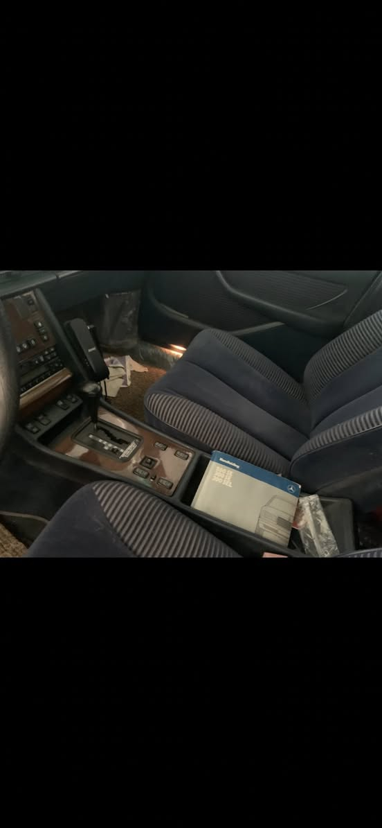 مارسدس حبري بلادي متروكه مع مفاتيح الشركه وغرفه زيرو من الجداده وسلايت وكشن كهرباء قلة بمستواه موجود والاخرى الرصاصي صدر الحمام بلادي عدا ربع بالبنيد وفول غرفه جلد كشن كهرباء وسلايت وللعلم الحبري سيدي جنجر١٢قرصمع تليفون وباسمي مخزونات للاتصال***********
