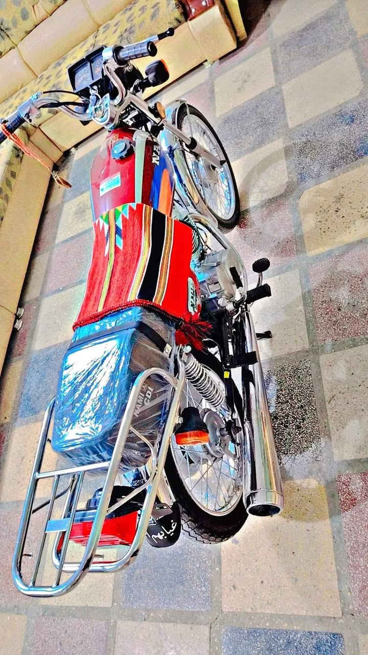 فرشه مال جنبزه صناعه درجة أولى سعر القطعة 5 الف دينار فقط لحكو باقي كم قطعه 
الموقع قضاء بلد ويوجد توصيل محافظات ***********
