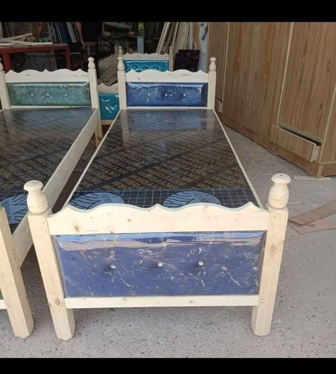 القياس ٨٥ في ٢٠٠
 خشب صاج درجه اولا
من داخل ٧ جسور بلاويد اسود
 تتحكمل اوزان ثقيله توصل ٢٠٠ كيلو 
توصيل  الجميع المحافظات بغداد, العراق


**إذا كنت صاحب هذا الإعلان وتريد حذفه لأي سبب، رجاءا أرسل رسالة إلى الدعم الفني**