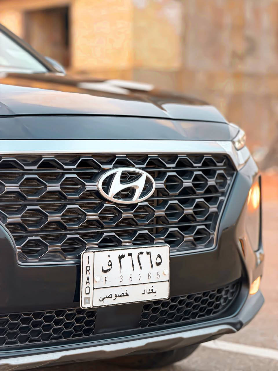 السلام عليكم من رخصت الأدمن المحترم...
صلوا على الحبيب محمد 😍😍.
HYUNDAI (SANTAFE) HTRAC 4x4..
هونداي سنتافي موديل 2019 فئة ((الهاترك)) وارد أمريكي حادث جاملغ وباب فقط بدوون دواخل او تبديل نهائياً  بجم كبس بعدها على وضع الوكالة السيارة جاهزة وجديدة جداااا عليها أدامة كاملة گير مكينة ممفتوحه حدادية تبريد ثلج ❄️ تدفئة كلشي جاهز مواصفات السيارة هااترك فوول عدا البنوراما..
مكينة 2400 GDI.
بصمة تشغيل+بصمة ابواب.
نضام 4x4 فور ويل.
داخل أوف وايت ((ملكي)).
قطعتين تبريد.
شاشة ديجتال + 4 مستشعرات حركة.
رادار جانبي+خلفي+امامي.
مانع تصادم.
مانع انحدار.
مانع انزلاق.
توقف ذاتي AUTO STOP.
سايد بريك دكمة.
نضام AUTO HOLD.
تحديد مسار.
شاشه صغيره ((شاشة اعطال ومعلومات القيادة)).
شاشة كبيرة((نضام APPLE CAR PLAY+B-T+Wi-Fi)).
نضام تبريد من نوع CLIMATA منفصل.
نضام APS.
نضام PARKING.
نضام Cruise Speed ((مثبت سرعة))+تحكم ستيرن بالكامل.
3 وضعيات قيادة ((SPORT/NORMAL/ECO)).
منافذ ((USB+USB-C)).
هيترات أمامي+جانبي+خلفي.
وبعد بيهااا هواااي مواصفات السيارة كاملة وجاهزة من جميع النواحي بل أضافه عليها طبقه نانو سيراميك ((طبقة حماية)) مع الضمان ماشية ((68،000))mi فقط رقم بغداد مشروع وطني تتحول بكافة محافظات العراق سنويه لغاية ((2027)) السعررررر ((١٦٩)) وبيهاااااا مجااااال..🖤
للأستفسار:***********
