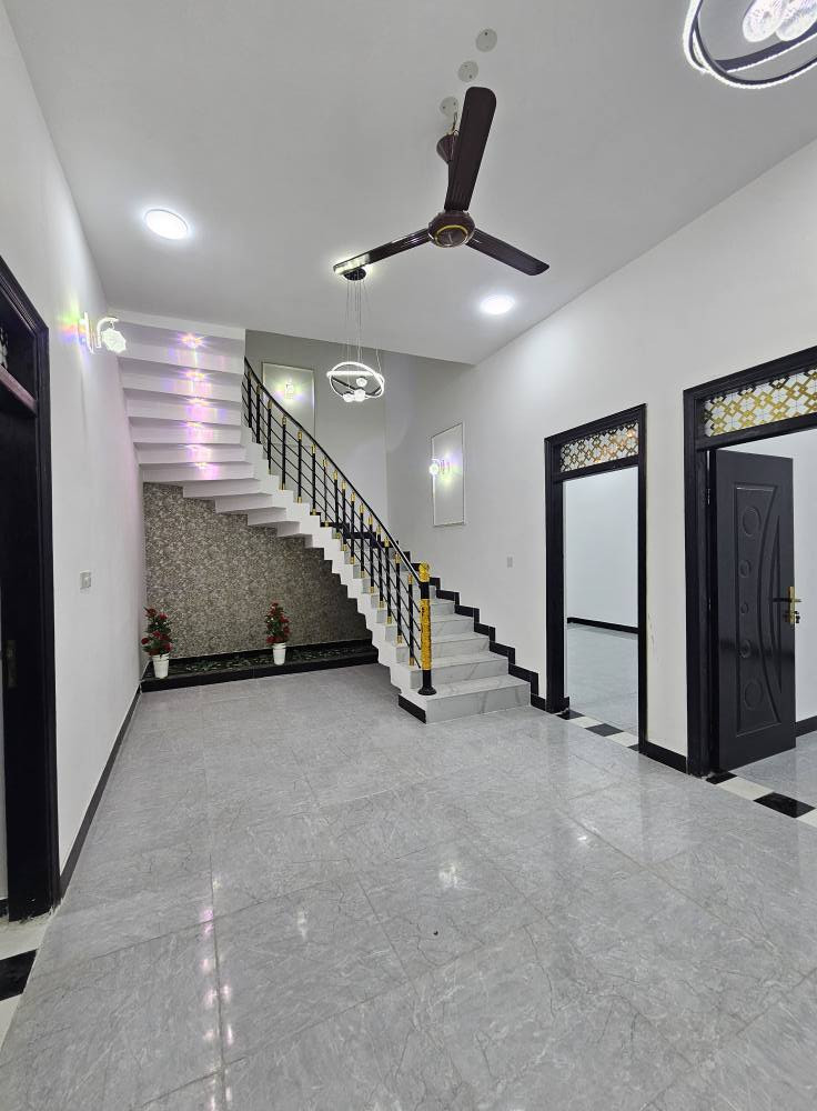 🏡 دار حديث للبيع – فرصة مميزة
📍 الموقع: البصرة / أبي الخصيب / محولة الزهيري
📐 المساحة: 200 متر مربع
📄 الملكية: طابو زراعي عراقي
✨ مواصفات الدار:
▪️ غرفتين نوم
▪️ صالة واسعة
▪️ مطبخ
▪️ ديوانية
▪️ صحيات متكاملة
▪️ كراج سيارة
▪️ حديقة
📞 للاستفسار والاتصال:
*********** البصرة, العراق
