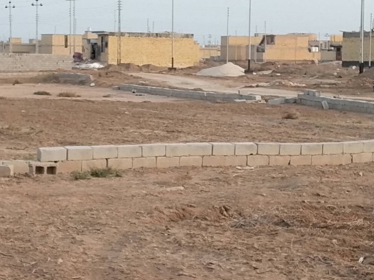 قطع زراعيه للبيع طريق ال عواد حي فدك خلف ابو رعد ابو السيراميك مقابيل حي الجامعه شارعهن الرئيسي عرض  20 متر  يفصل الطابو عن الزراعي  كافه الخدمات متوفره ماء كهرباء مدارس شوارع واسعه  مشمولات بالطابو اسعار مناسبه  *********** واتساب
