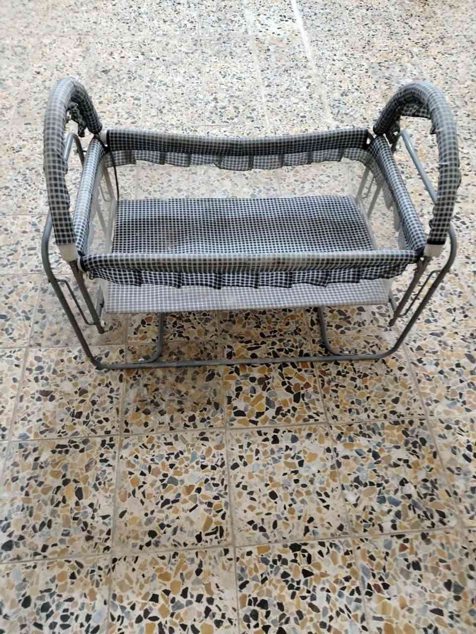 سلام عليكم غراض للبيع كلمن وسعره مكان حي اور سبع قصور رقم *********** بي بس وتساب
