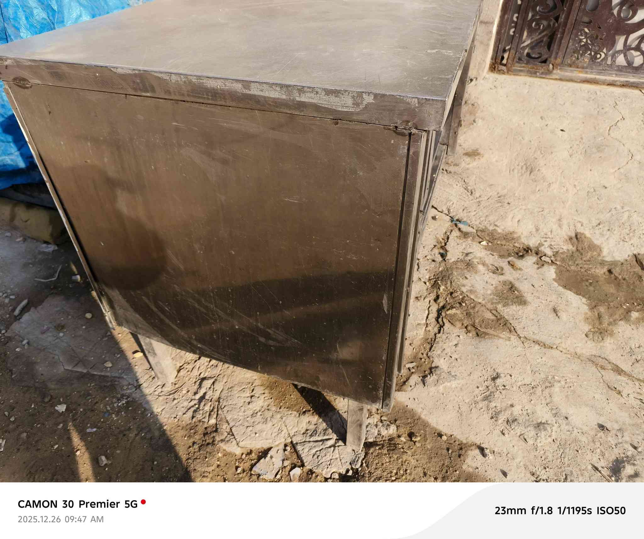 للبيع ميز ستل ستيل وزن ثقيل ارتفاع ٩٥ عرض ٨٠ طول متر و٤٠ ب ١٠٠ لف نهايته مكاني بغداد الحبيبيه ***********
