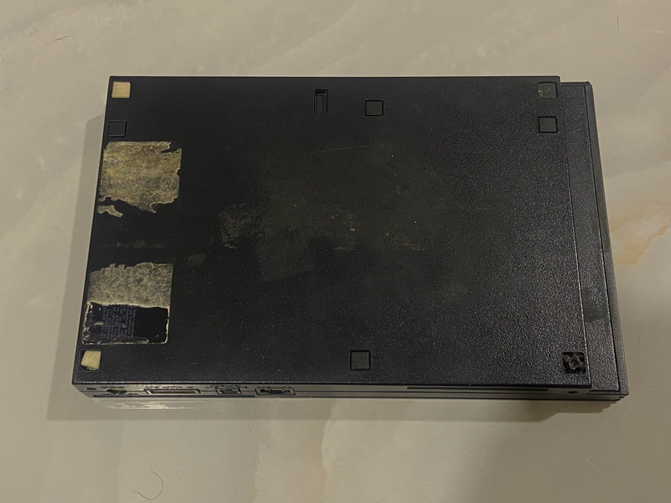 PS2 SLIM للبيع 
النظافة كدامك بس بيه خلل بزر التشغيل تحتاج تبديل 
مع يدتين سلك ويده بلوتوث 
كامل ملحقات موجودة البور وسلك av 
ومحوله hdmi يعني تكدر تشغل الجهاز على تلفزيون حديث ووياه سلكين hdmi 
وميموري كارد 2 مهكر 
قيمه وتدلل 
شنو موديل البلايستيشن بالضبط؟ وهل هو معدل/مفكوك أو شغال عالـدسك والفلاشة؟: 
ps2 slim معدل يشغل الفلاش بس ميشغل اقراص ينرادله عدسه 
شلون حالته التشغيلية: الجهاز واليدات كلهم شغالين زين لو أكو ملاحظة على أي يد أو منفذ؟: 
الجهاز يحتاجله تبديل قطعة التشغيل  يده بلوتوث شغاله واليدتين السلك ايضا 
كل الملحقات الظاهرة بالصور داخلة بالسعر لو أكو شي منّها مو مرفق؟: 
كل الملحقات ماعدا واير الطاقة بس موجود بس ماصورته  
وين موقعك بالضبط بالإمارات/العراق حتى نرتب الاستلام؟ وهل تقبل توصيل؟: 
العراق ، توصيل ماكو 
السعر كم نهائي؟ وهل أكو مجال بسيط بالنزول إذا الدفع فوري؟: 
ماعندي سعر محدد قيم واخده 
