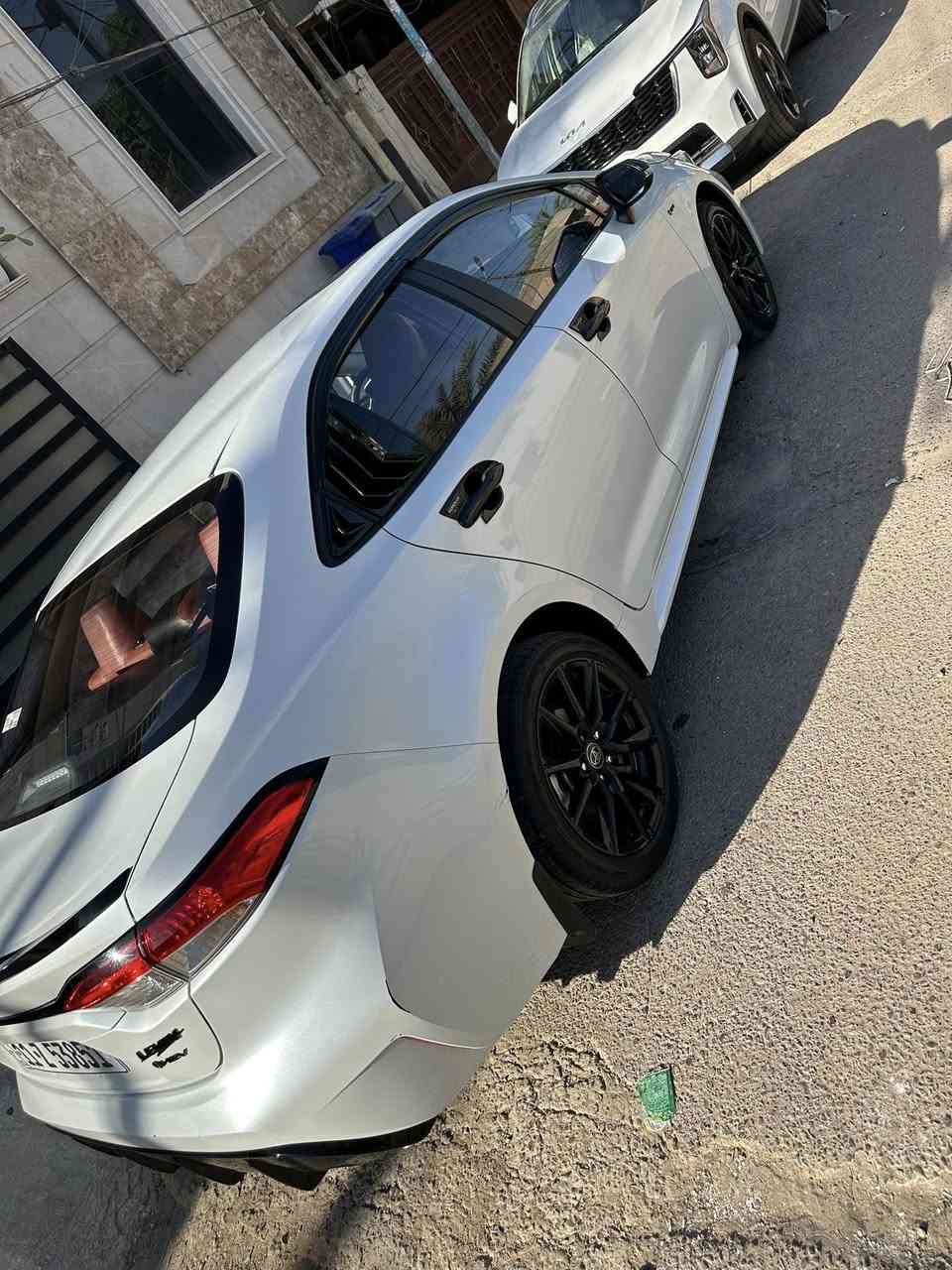السلام عليكم
كورلا موديل 2025 S 
السياره ماشيه 12 الف 
كشنات جلد احمر 
فتحه 
بصمه 
كشن كهرباء 
ويل اسود رياضي 
مكان السياره بغداد 
السعر 160 وبيه مجال 
***********
