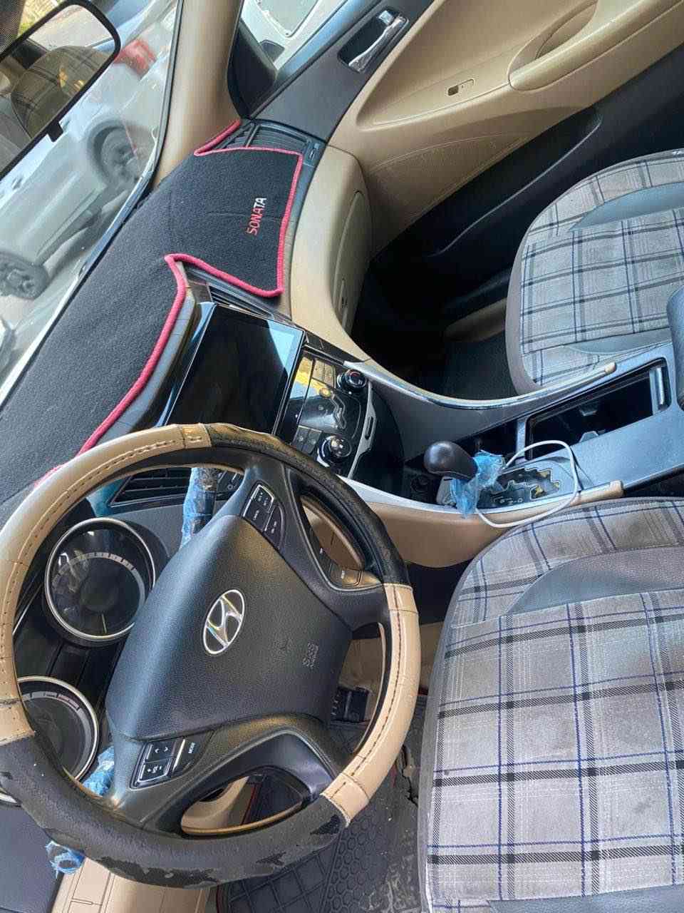 السلام عليكم مكلف بالنشر السيارة لصديق
سوناتا خليجي موديل 2011
محرك 2000 دوش
بدون نقص السيارة او تبديل تخم تاير جديد نوزلات جدد دسكات جدد نضيفة السيارة 
والسونار موجود مذكور شبيه السيارة 
السعر 97 وبي مجال قليل كلش 
العنوان بغداد الدورة 
الرقم :*********** بغداد, العراق
