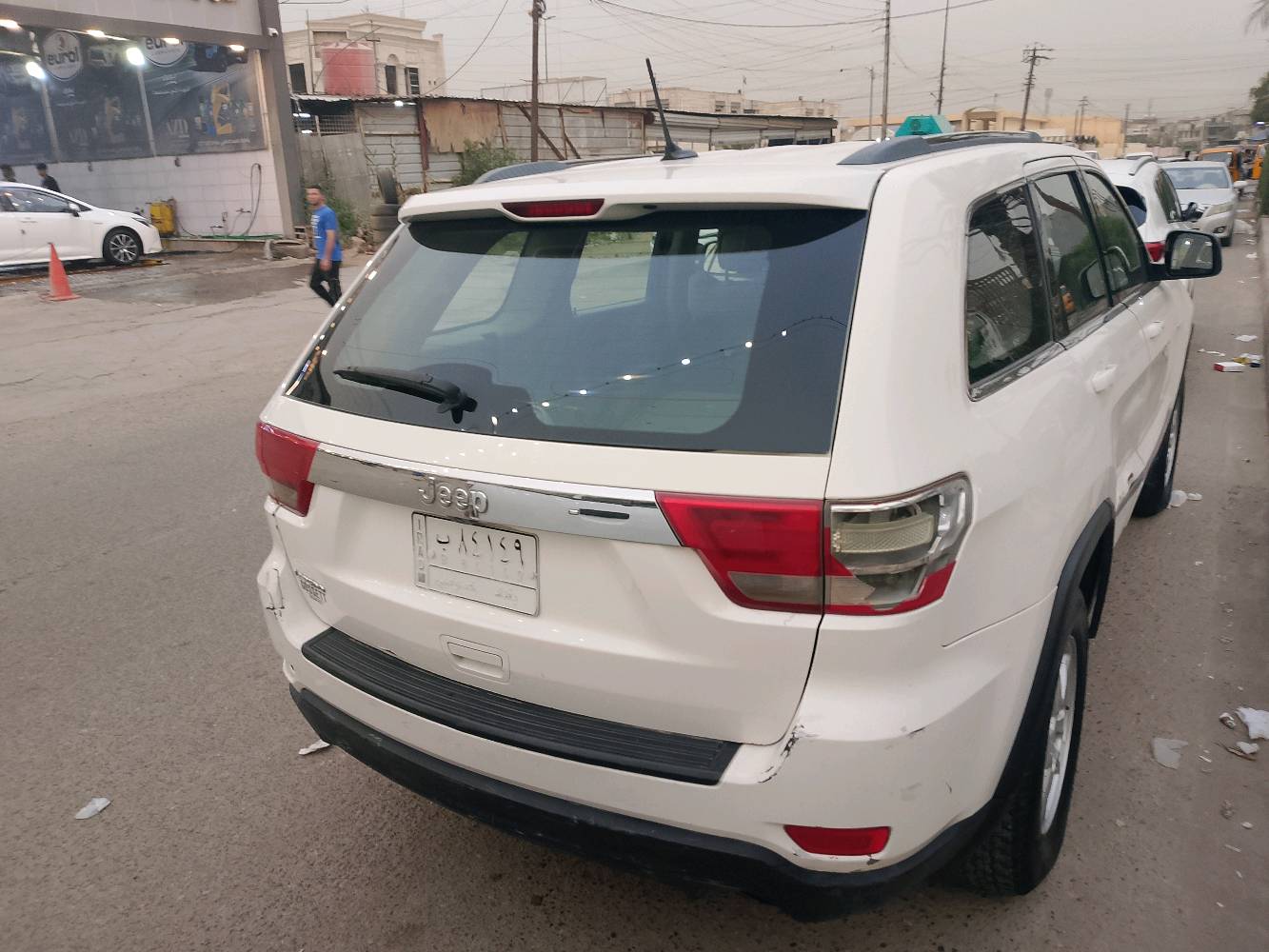 جيب لاريدو 2011 واريد بدون حادث واماكن بيه طخات داخل العراق  السعر 12500 دولار