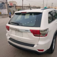جيب لاريدو 2011 واريد بدون حادث واماكن بيه طخات داخل العراق  السعر 125...