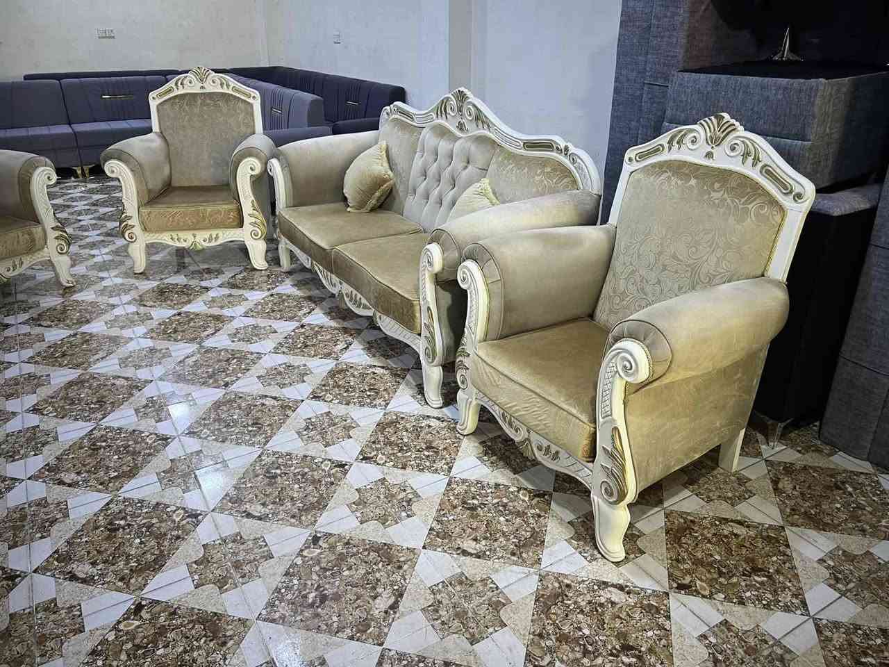 سلاو
هاتينةوة خزمةتان بة شتي نمونة
ئةم كلاسيكة تايبةتة بؤ فروشتن
زور باكة بيعةيبة تابليي جوانونايابة
توركيية
بةلوكي ماوة
١٠ نةفةريية
***********
