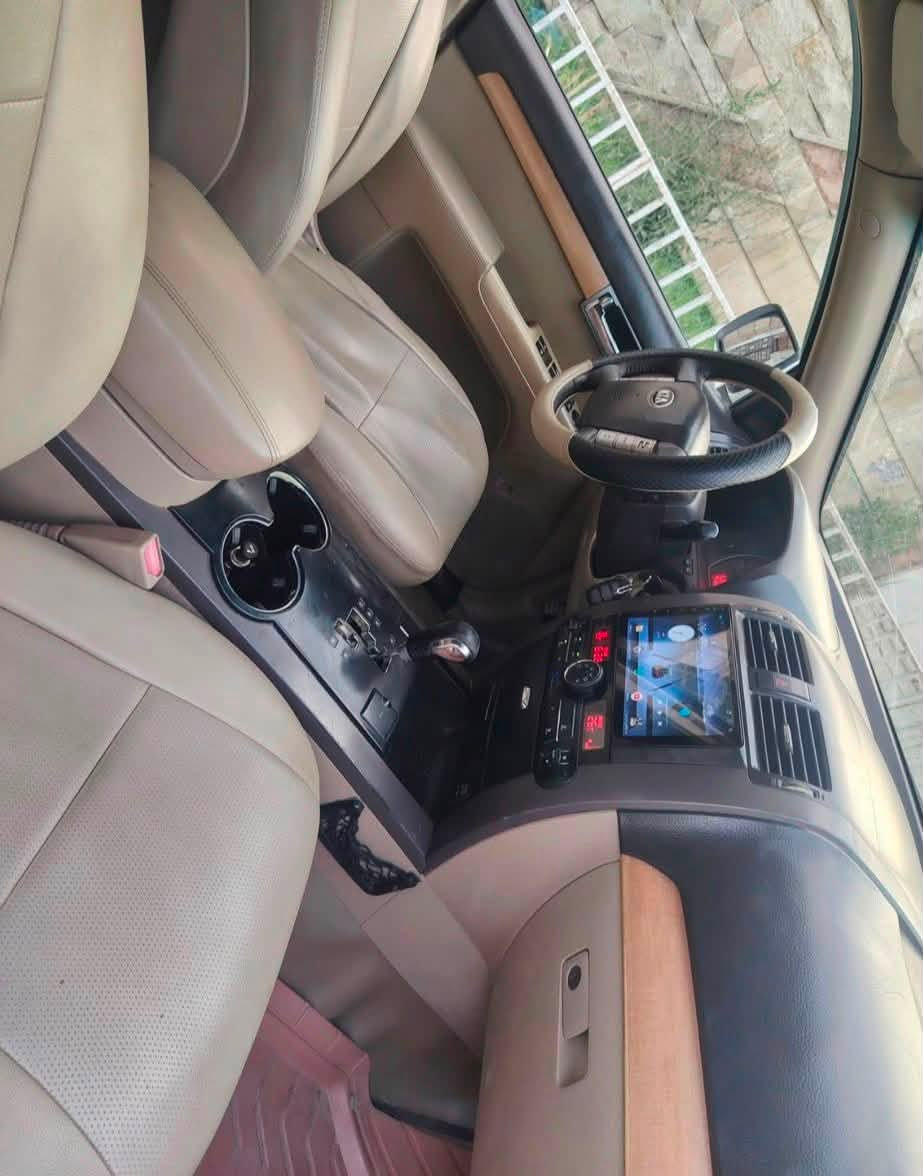 مهاڤي موديل ٢٠١٣
موصفات فتحة سقف كشنات كهربائية مري شفط سبعة راكب شاشة حساسات خلفية كامرة خلفية تايرات جديد 
صبغ بس جاملغ امامي جهة عكس السايق 
الصدر نص عمر وباقي كفالة ماشيه ١٨٠ الف 
السياره سويج مو بصمه بيع مستعجل 
***********
