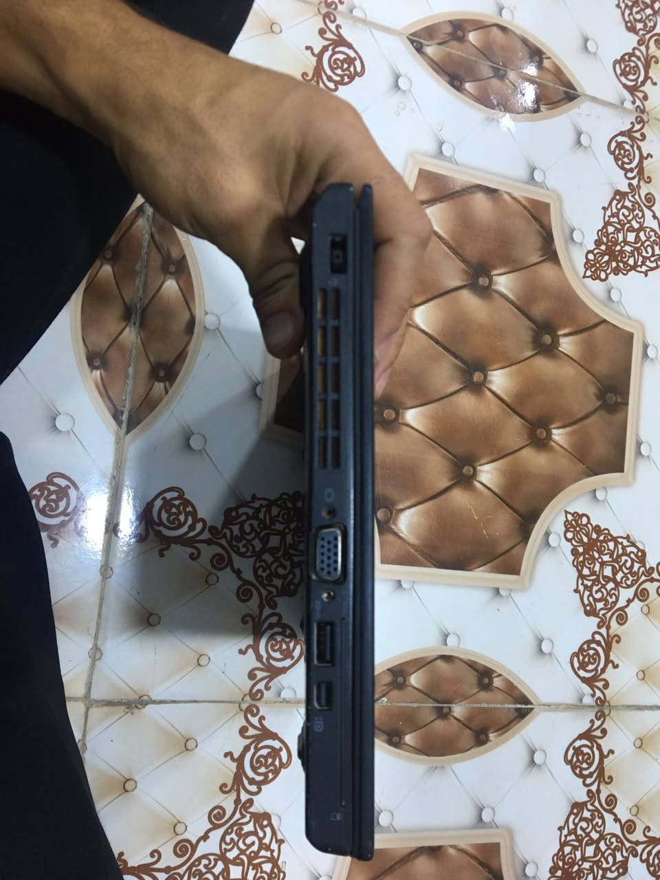 السلام عليكم
حاسبة. Lenovo 

Cor i5

ذاكرة128

حجم  الشاشة 12

120 وبيها مجال

***********
