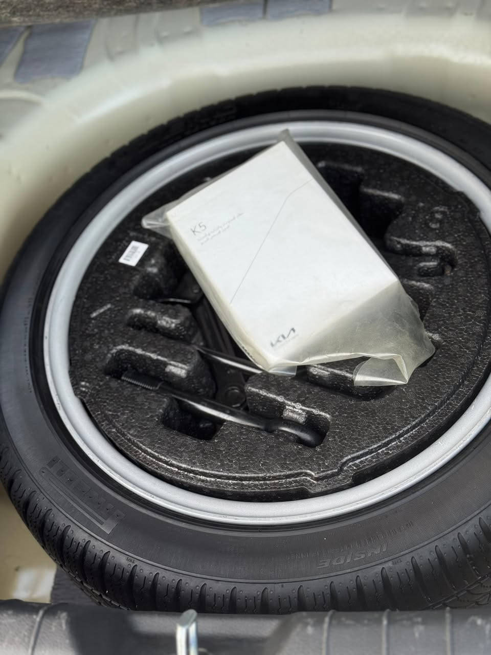 كي فايف K5 موديل 2023
رقم بغداد الدولي بأسمي
خليجي الشركة الدولية ماشيه (58) بحالة الوكاله على وضع الشركة بعدها بالنايلونات مال الشرك محرك 2.0 الفين دوش المرغوب
المواصفات !

دخول ذكي بصمة + تشغيل عن بعد شاشة اصلية + كاميرا دواره

ابل كار بلي أندرويد
حساسات امامي خلفي
صندوق عند الاقتراب يفتح

المصابيح الامامية زنون +LED
المصابيح الخلفية LED
اضائه ضبابيه
مقاعد بعدها بالنايلون
مقاعد مخمل +كهرباء
مثبت سرعة
فول تحكم ستيرن
SMART-ECO-COMFORT-SPORT-COSTOM وضعيات قيادة 5
مري كهرباء قلاب
صمة عدد 2
تبريد قطعتين
تبريد منفصل
محرك كير شرط بلادي
السياره مكفوله
بيهه فقط ملاحضات بسيطه 
مكان السياره بغداد الكرخ السعر(210) وبيهه مجال للاستفسار على الرقم(***********) (***********)واتساب موجود
