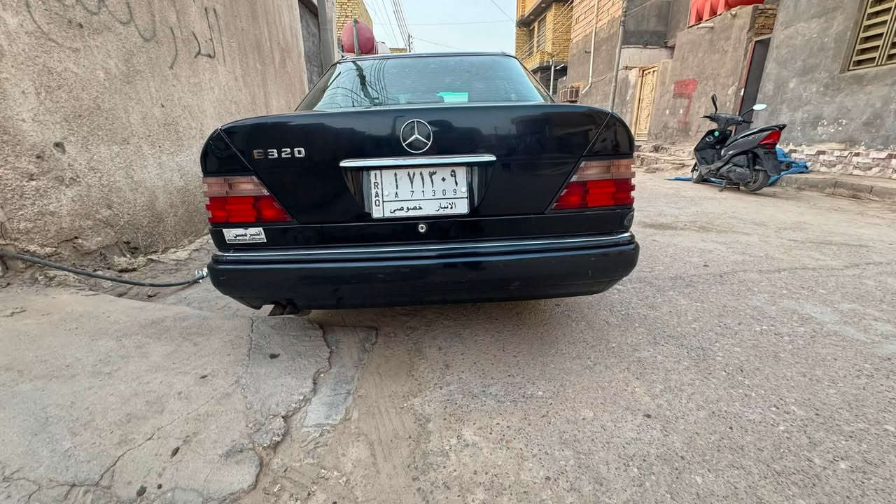 السلام عليكم مرسيدس بيبي شبح موديل 94 مكينه E320 خراطيم كشنات جلد اسود والسياره فول مواصفات فتحه سقف ودواخل كهربائيه بالكامل باقي المواصفات اتصل على الرقم ‭***********‬
— في ‏‏الناصرية‏‏.
