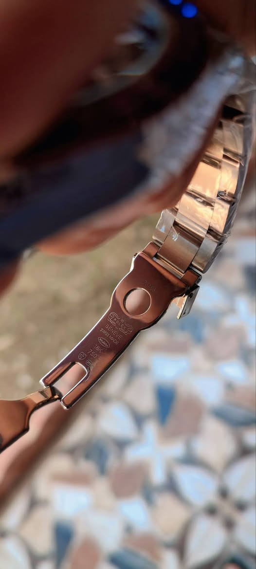 ساعة رولكس بهذا الجمال مختم بالكامل سناتر شغاله كوارتز مرصع بأحجار كريمه
مزاد من 50 وزاد الله من زاد


**إذا كنت صاحب هذا الإعلان وتريد حذفه لأي سبب، رجاءا أرسل رسالة إلى الدعم الفني**