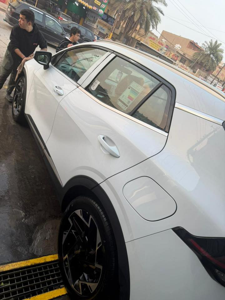 السلام عليكم كيا سبورتج للبيع رقم بغداد فول عدا البانوراما بيها شحط صغير في الباب الخلفي مشايه 39 الف السيارة كلش جديدة للبيع فقط ***********السعر 23
