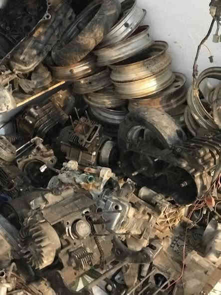 شتريد موجود تفصيخ الكفاح الثانيه 
اتريد تورنه نطلعلك سن موجود 
تفصيخ ماكس 
تفصيح يوماها 
تفصيخ بطه 
تفصيخ اي دراجه تعجبك موجود 
تفصيخ اف اس موجود 
تريد تصفير الكلجات هم نصفرهن 
قطع غيار يابان موجود 
تصليح شرد الضمان 
نضرب كراين كورات فقط اتريد ونرتبلك الكور وتنضف مووجود
عندك شرك وصخه نضفه الك 
اي دراجه وبخدمتكم اخوك مصطفى 
العنوان شارع الماطور مقابل حمزه السوري مجاور جامع لامام علي محل اسمه خدمات يومها ***********
