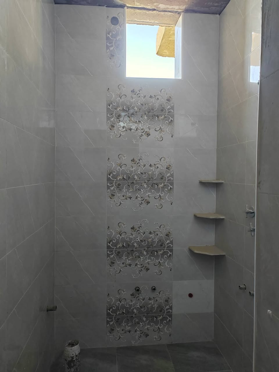 خلفه لتركيب اي انواع السراميك والمرمر والكاشي باسعار ممتازه انشاء الله 
الرقم يوجد فيه واتس ***********
