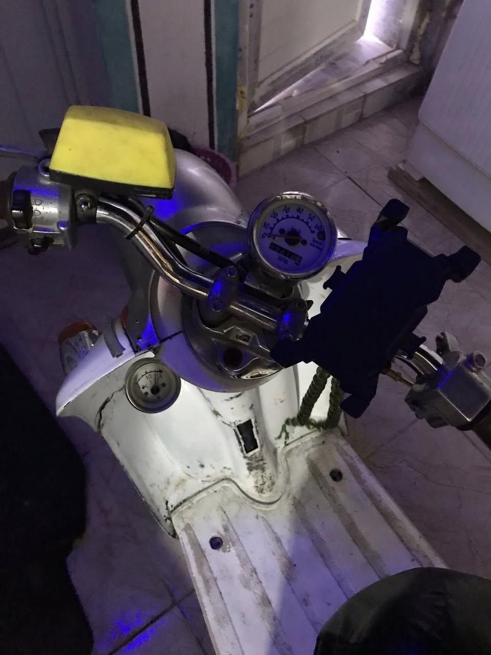 السلام عليكم ورحمة الله وبركاته
دراجه عبد الحليم 
دراجه حلوه ونظيفة كهرباء شغاله سلف هندر شغال 
المكينة ناعمه السعر 175 وبيه مجال 
العنوان النجف الاشرف حي النداء 
***********
