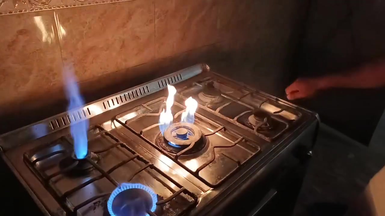 تخم + قلايه شغاله + طباخ.... للبيع وب أسعار مناسبه جدا... لل أستفسار أدخل خاص او أتصل على الرقم ‏‪***********‬‏
