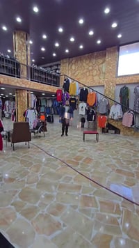 ملابس • بدون تفاصيل