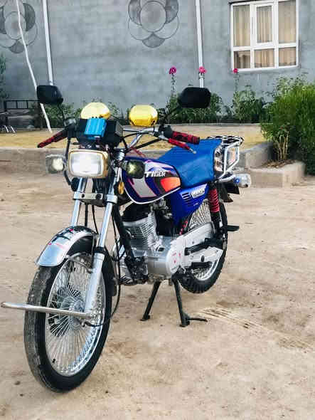 سلام عليكم دراجه سولنك تايكر موديل 2024 باب اول للبيع فقط دراجه بلاديه محرك فقط مبدل ولفات النضافه تجي تشوف بعينك دراجه مال جناي وحيل حلوه صالنصه كاتم ناصي السعر 600وبيها مجال مكاني الشركاط  طوب رقم ‭***********
