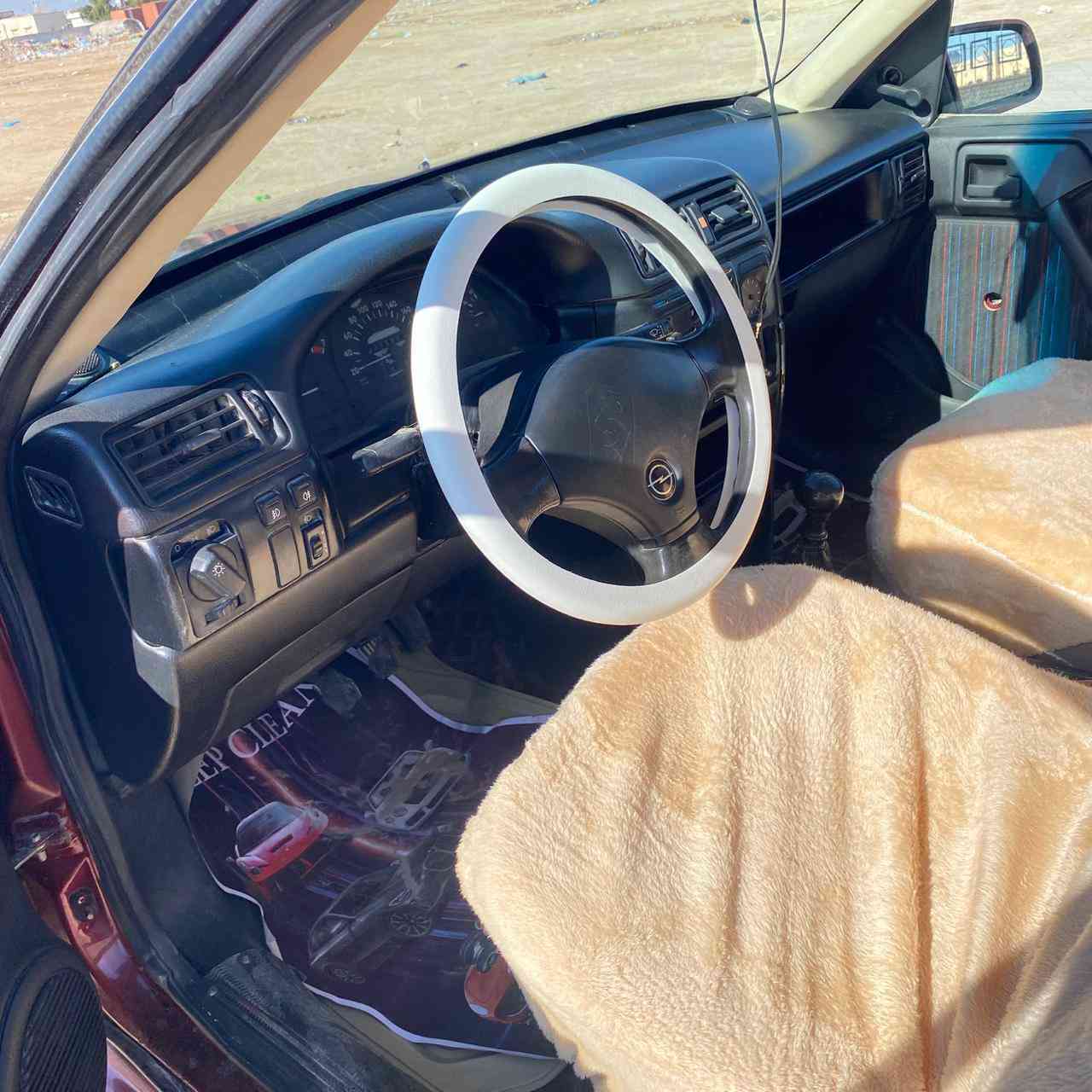 فكترا 16 دوش سياره صدرها جديد ما تسمع صوت بيها مكينا مجفته جديد كير كصه جديد شديته سنتر لك شغال ريمون شغال جام كهرباء . تايرات جديده  ما تصرف عليها. كلشي كلها شغاله ما بيها نقص بس مجرد مصبوغه صبغ جماليه سياره مالت جناي.السعر 48 وبيها مجال  وباقي تفاصيل خاص.او اتصال عل ***********
