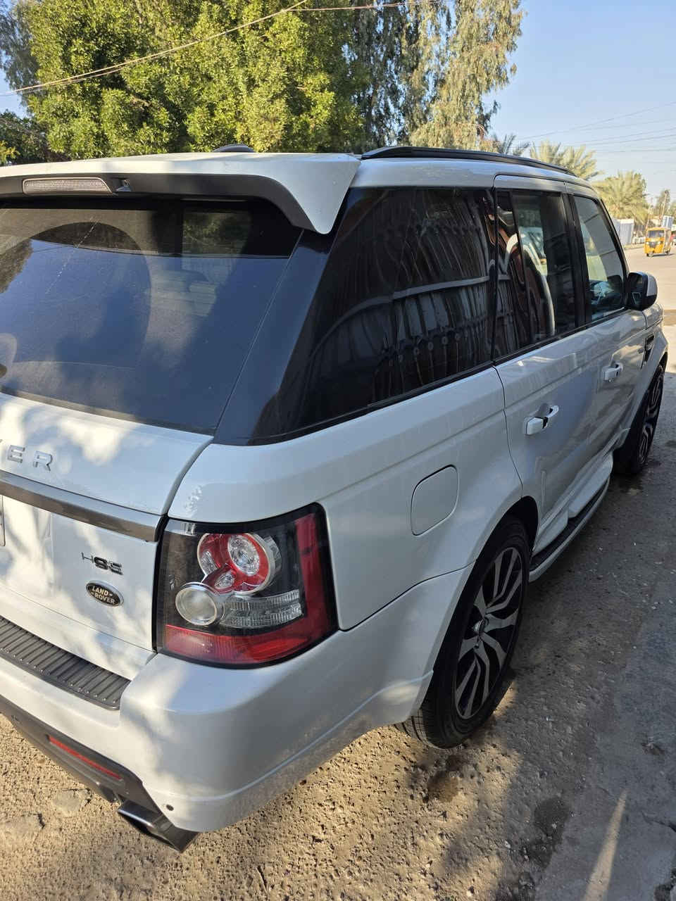 السلام عليكم رانج سبورت موديل 2012 موصفات رانج معروفة فقط دوشمه تعبانه كير مكينه حداديه جوبلس كهربائيات كلها شغاله تخم تاير جديد سياره مال جناي  مكينة 8 سلندر عادي المرغوب رقم بغداد السعر 145 وبيها مجال مكاني بغداد الشعلة للاستفسار على الرقم ***********
