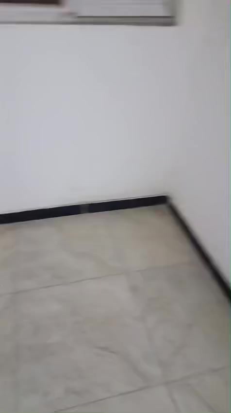 سلام عليكم هاذ قرب السقيفه مشتمل معزول غرفتين نوم وصاله إيجاره ٥٠٠ المعلمين ***********
