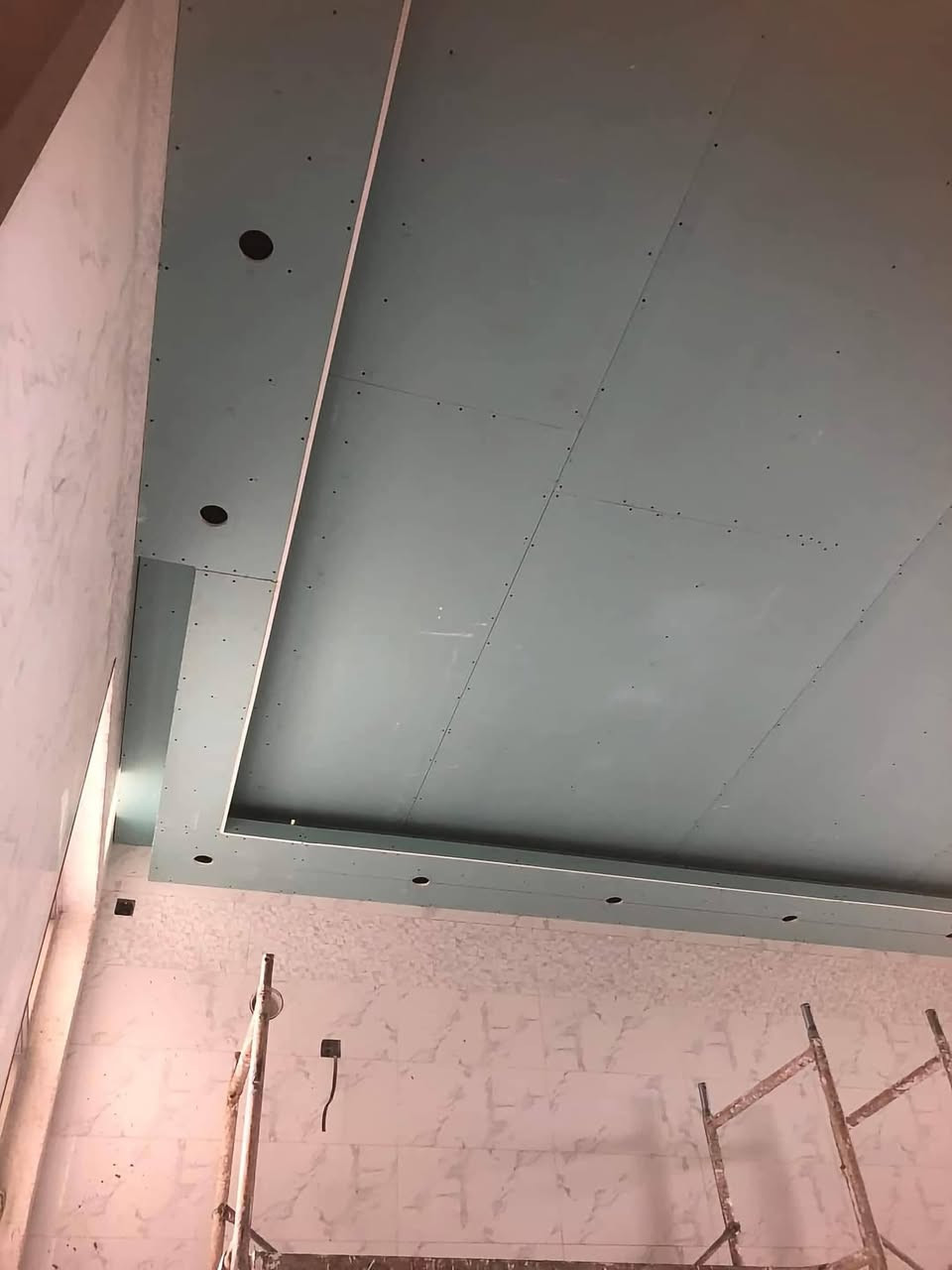 - أختار ديكور بيتك و الباقي علينا 💪
💥لدينا فريق خاص  بالديكور الداخلي 🏚🏠 
يقدم لكم خدماته الاحترافية بأسعار مميزة  و معقولة تتناسب مع الجودة المطلوبة والخدمة المقدمة مع ضمان  احترام الوقت و الاتقان قبل كل شيء 
1️⃣سعر المتر الطولي ((20 الف)) عظم

2️⃣  سعر المتر مع انارة سبوت لايت شركه ماستر ثلاث حركات ضمان سنه استبدال ((30الف))

3️⃣مع الصبغ والاناره كامل سعر المتر ((35الف)) فقط
 
4️⃣سعر المتر المربع عظم بدون صبغ ((30 الف))مع الصبغ(( 35 الف))
5️⃣ ركم سقف حمام  سعر قطعي 
 باقي التصاميم تكون قطعي 

للاستفسار اكثر مراسلة الصفحه او الاتصال يوجد وأتساب🟢 ***********
