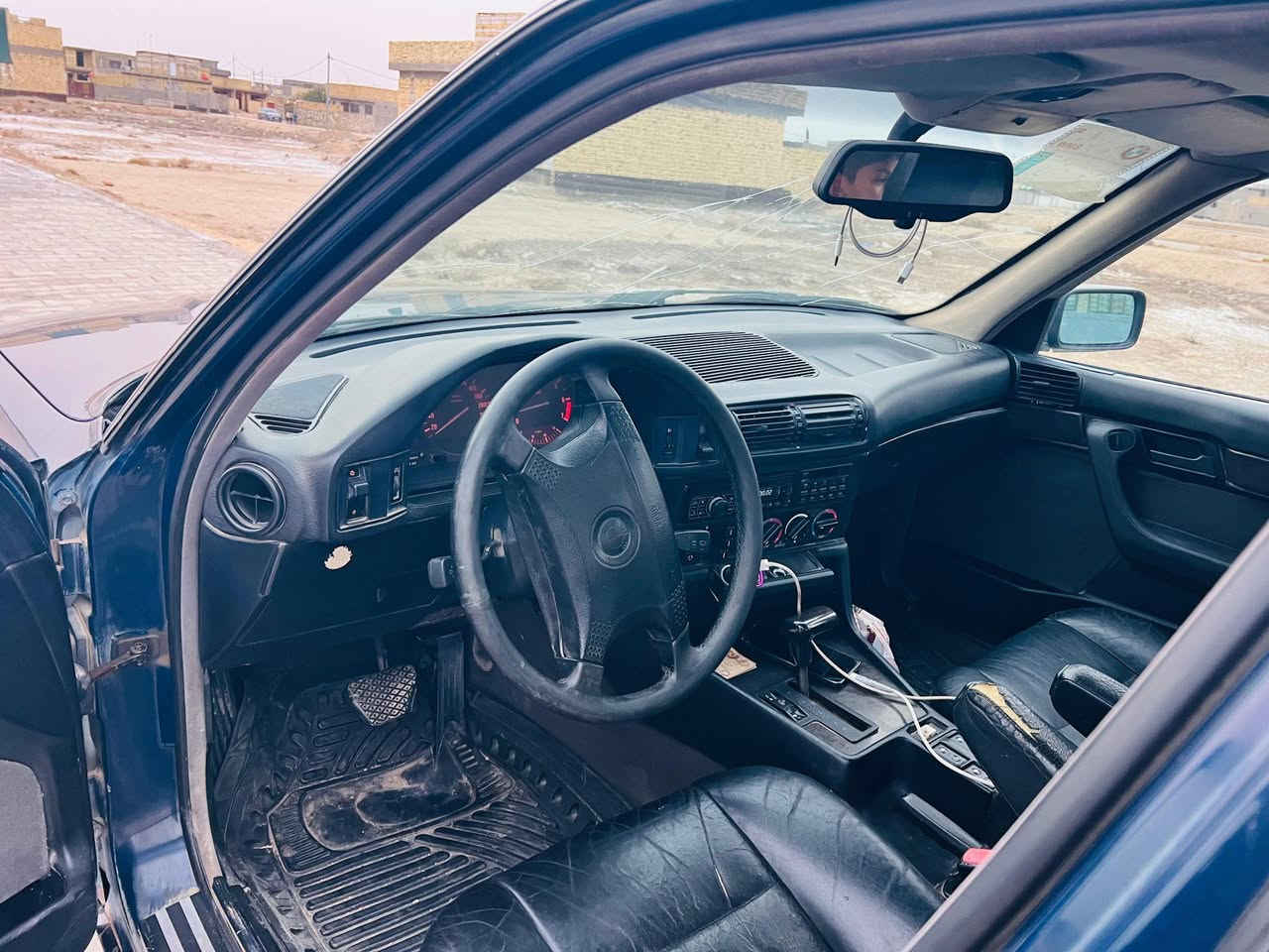 سلام عليكم 
سياره للبيع او مراوس حسب القناعه  بيئم   BMW  
حجم 525 مسكر وتماتيك 
سياره مكفوله من الضربه بيها بس جاملغ امامي اليمنه صبغ  
رقم بغداد  تحويل مباشر 
سياره جاهزه كلشي ماعايزه
سياره بلاديه 
سنويه ماصاقطه 
السعر 65 وبيها مجال 
العنوان بابل الشوملي
 للستفسار ***********
