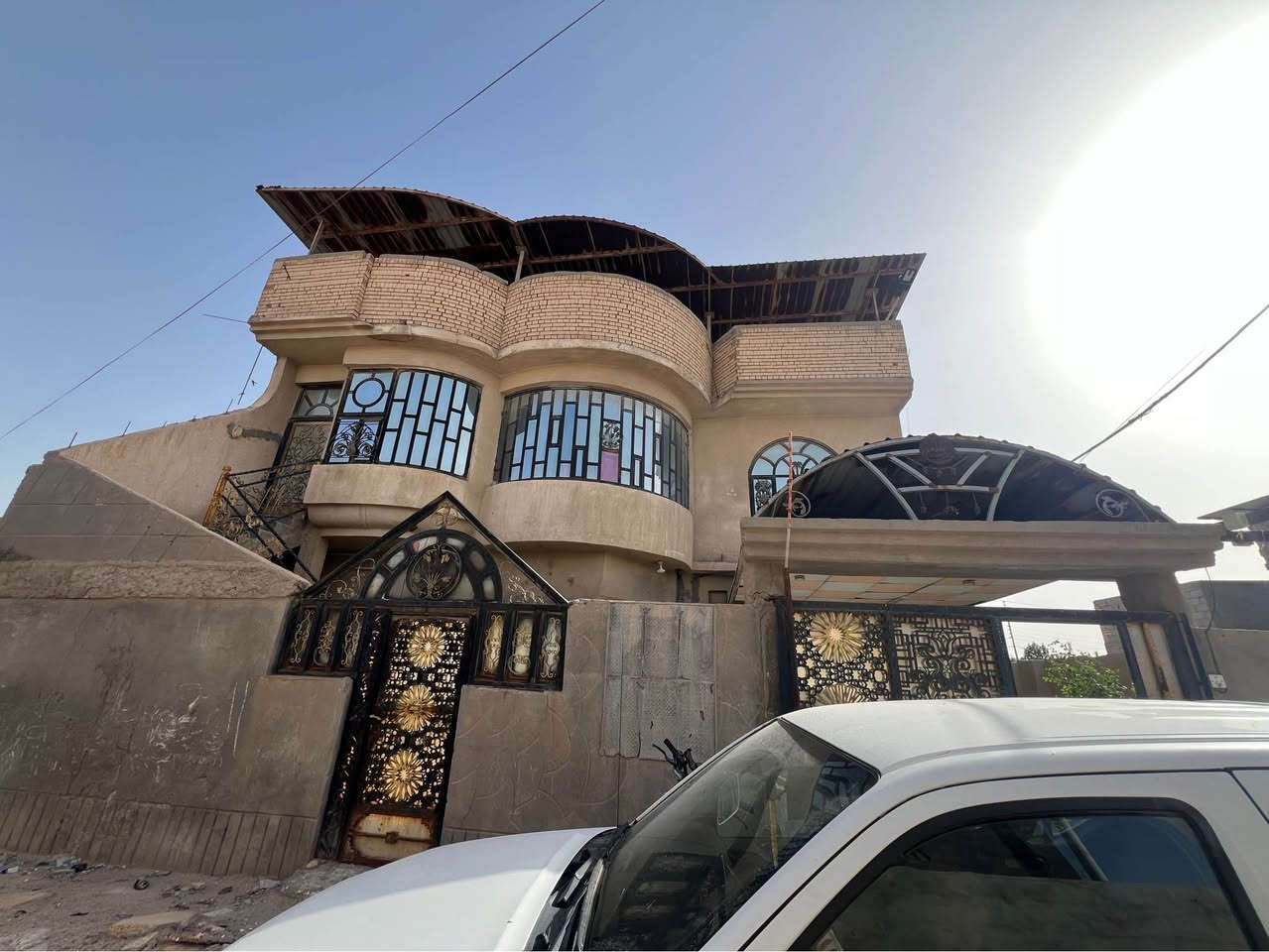 بيت للبيع الجزيرة لسربه يم محلات محمود شبر غرفتين وصاله ومطبخ وديوانيه وصحيات داخليه وخارجيه خريطه درجه اولى البيت  المساحه٢٧٥  متر  وبي فضله ٦٠ متر
السعر ١٦٠ وبي مجال
*********** البصرة, العراق
