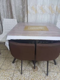 ميز طعام • ٤كراسي