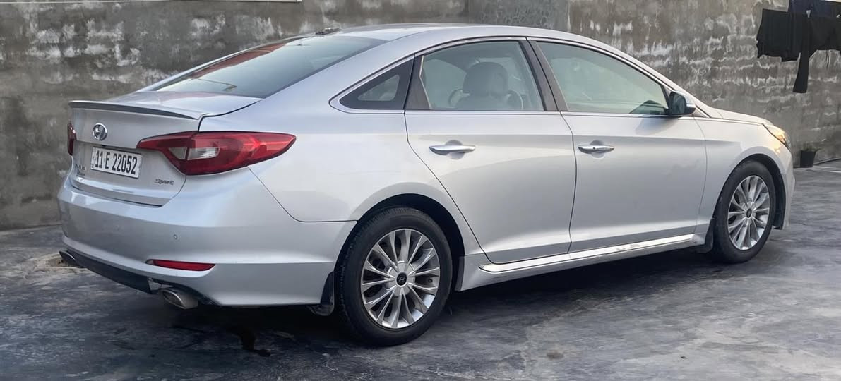 السلام عليكم بيع سريع وبسعر مناسب 109 ومجال قليل 

سوناتا 16 بغداد باسمي    فول 1/1      محرك 2400 

وارد امريكي ضرر بك لايتات وشبرين بالصندوك قطعتين ونص ليبل واحد بدون اي تبديل بدون اي دواخل

كير صدر محرك تبريد كله مكفول وشرط السونار 

عنوان التاجي هـ ***********
