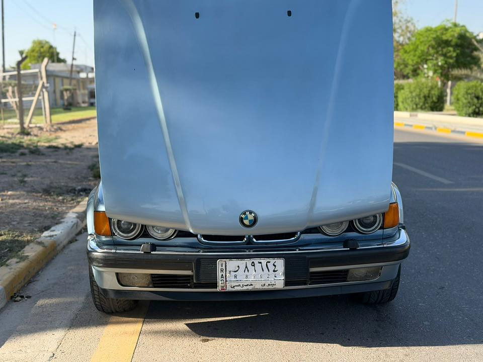 Bmw 730
8 سلندر مسكر
1992
كير جديد قبل اسبوع مشدود 
مكينة مكفولة من التبخير والتنقيص ١٠٠/١٠٠
صدر امامي جديد ١٠٠/١٠٠
صدر خلفي جديد ١٠٠/١٠٠
تبريد ويا السويج ثلاجة❄️🧊 
فتحة بالسقف جام ينزل ويصعد ويا السويچ
وارد ياباني 
مصبوغة عام للجمالية  بيها طخة بالبكلايت الخلفي مصلح بدون صبغ فقط مكحل 
صاحبها الشرعي موجود 
سنوية لـ ٢٠٢٧ تحويل ثاني سنوية مشروع وطني  يوم جاهزة السيارة على اخر حبة
العنوان بغداد حي الجامعة

0777 329 0319
