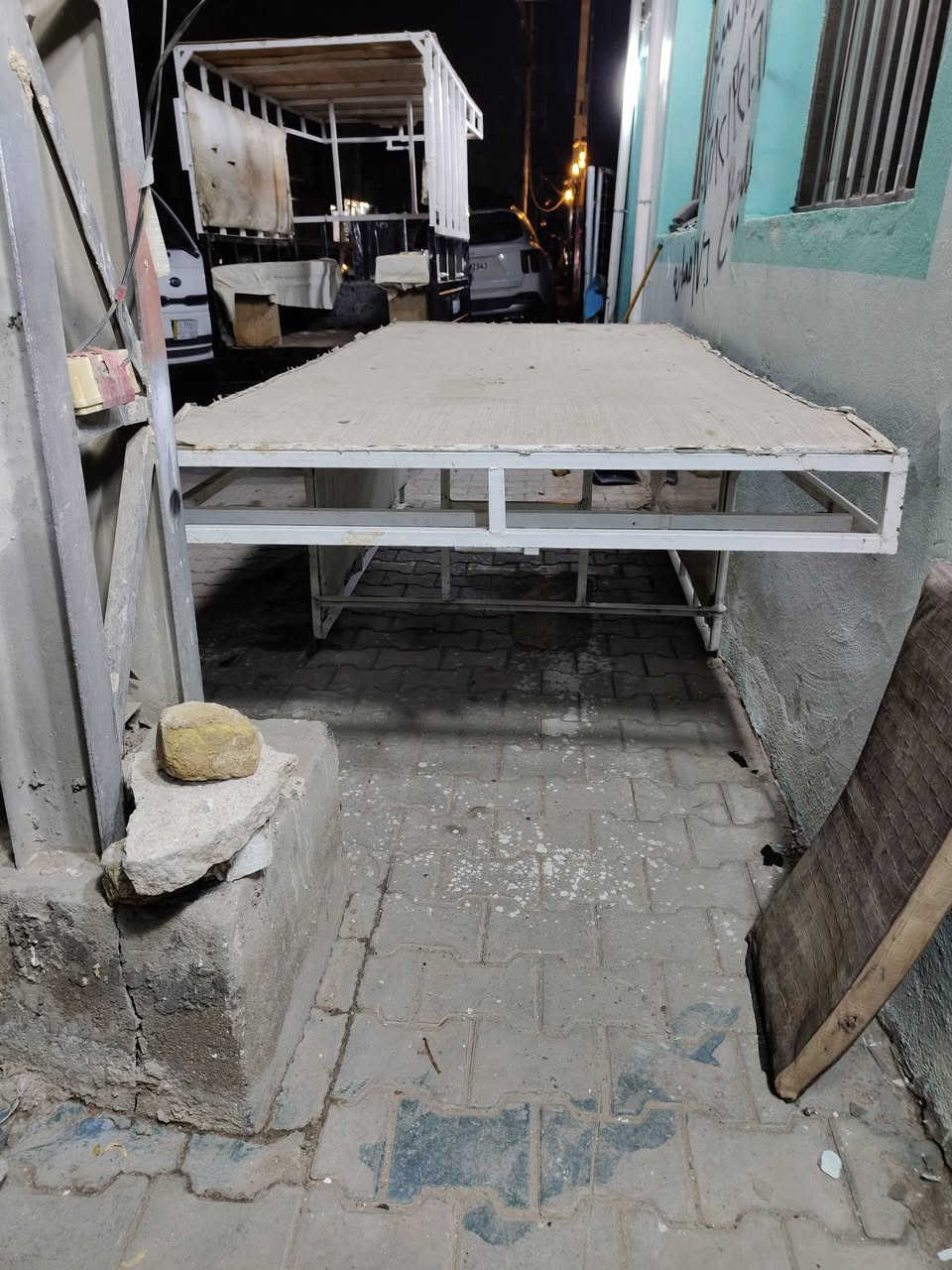 سلام عليكم امحجر ومصطبات انضاف كلش استوني امسويهن مكان نجف السعر 170 بيهن مجال الرقم ***********
